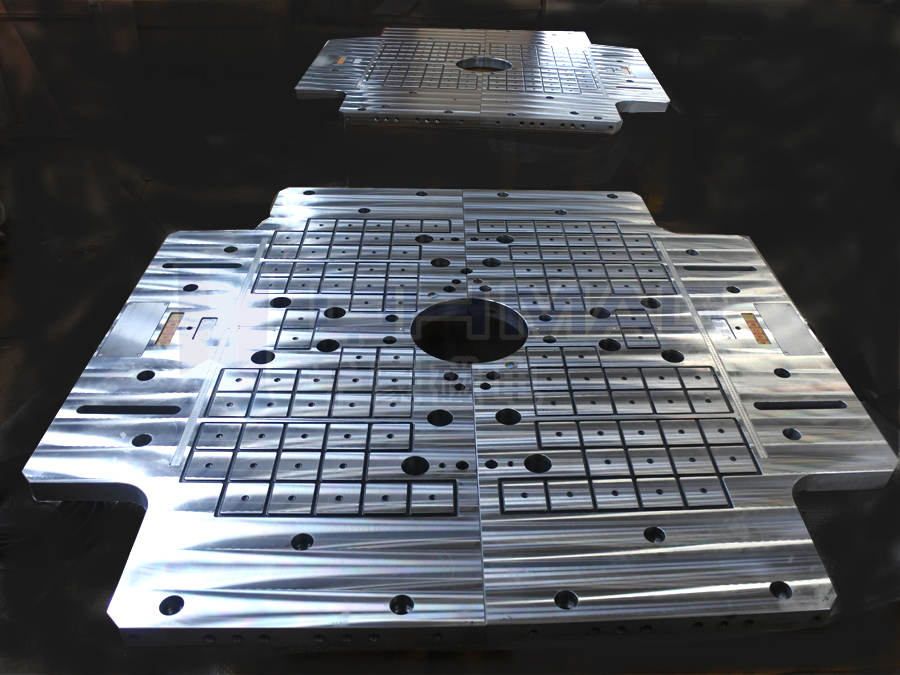 細節(jié)高清展示1350T注塑機磁力模板