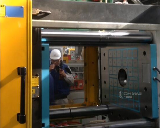 （視頻）注塑機(jī)快速換?！帕δ０骞ぷ鳜F(xiàn)場(chǎng)