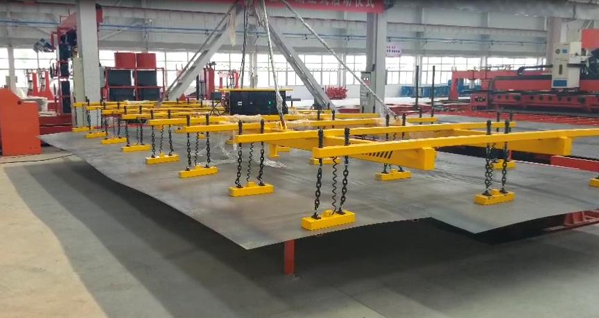 鋼板板材的起吊機器，磁力起重吊具橫空出“市”