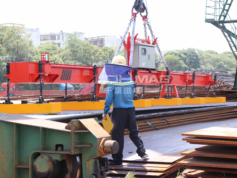 湖南省內(nèi)最大的鋼材市場——正式引入了一款革命性的卸貨機(jī)器——電永磁吊具