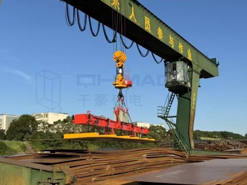 鋼板怎么吊裝？你見過這款“磁吸”30噸超大鋼板無損吊裝吊具嗎？（千豪快訊）