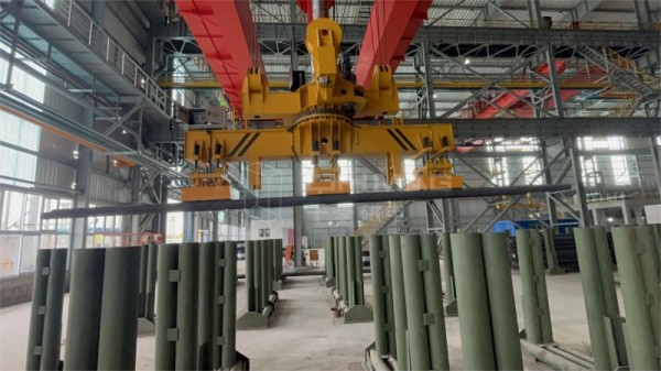 千豪磁電創(chuàng)新方案助力重工機(jī)械裝備企業(yè)：4.5噸自重電永磁吊具實現(xiàn)10噸圓坯五根同步吊運(yùn)